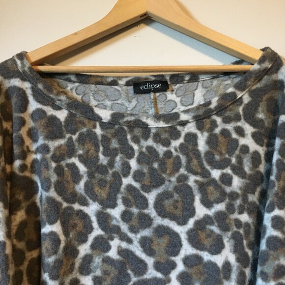 Made in Canada Jaguar Print Soft Dolman Sleeve Top - Small - Picture 3 of 15